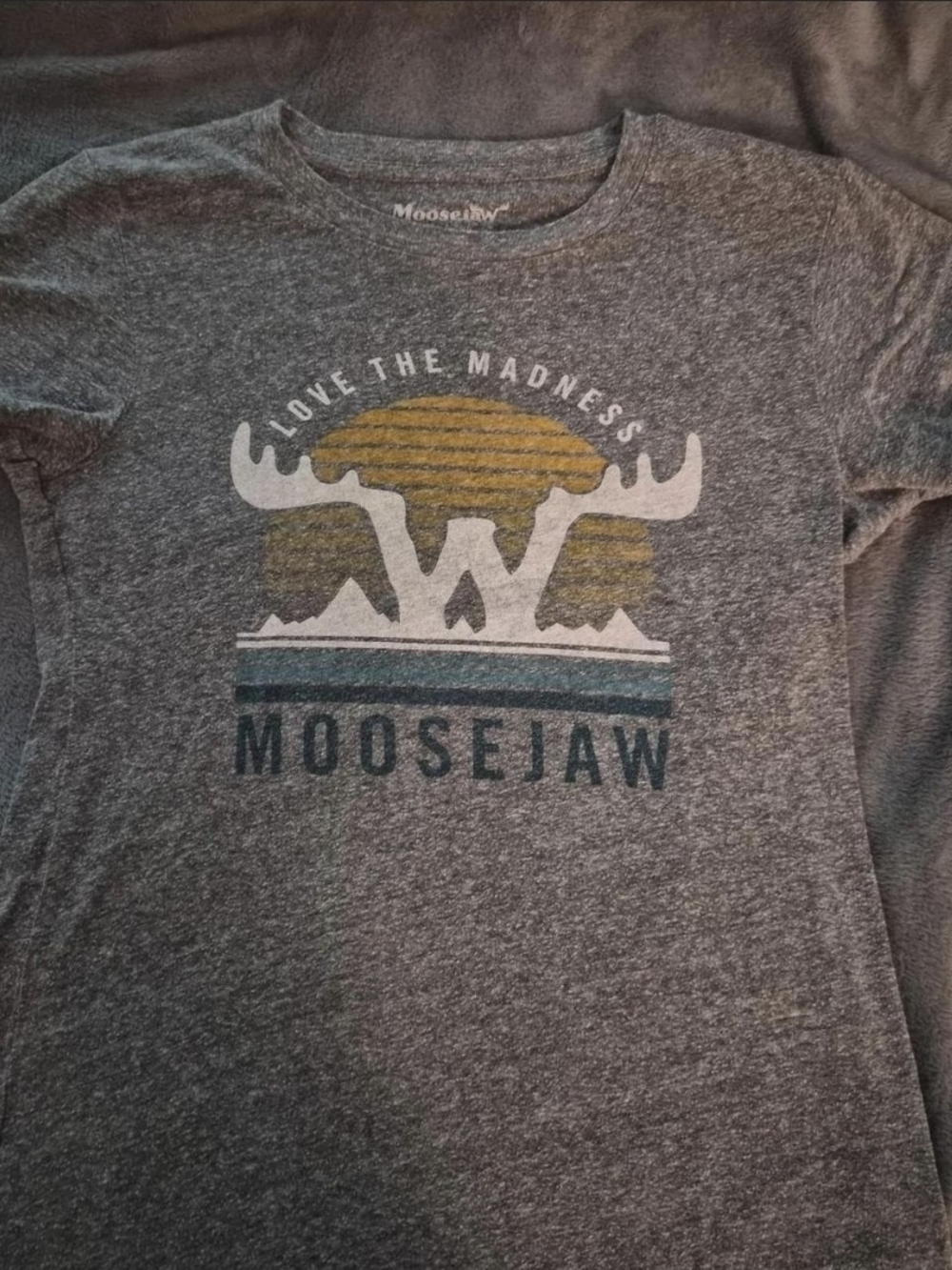 Moosejaw Womens Heather Gray Graphic Tee with Yellow and Teal Accents